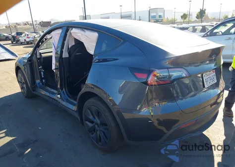 2025 Tesla Model Y Long Range Dual Motor Rear-Wheel Drive from USA, damaged, VIN 7SAYGDEDXSF246188